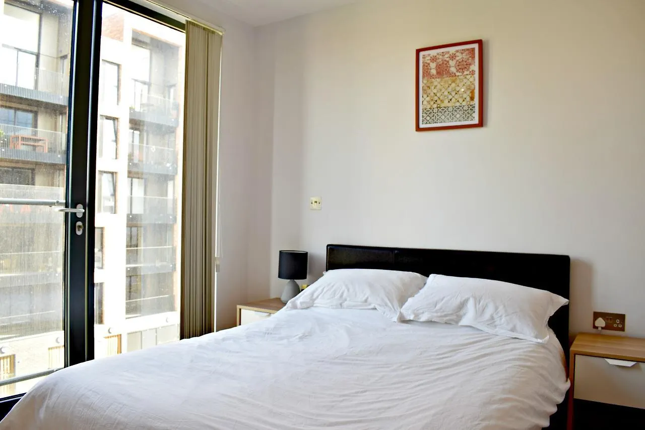 Modern 2 Bedroom Apartment Next To Olympic Park London