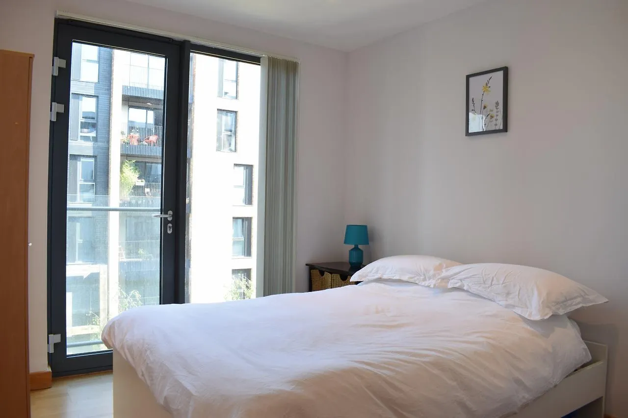 Modern 2 Bedroom Apartment Next To Olympic Park London