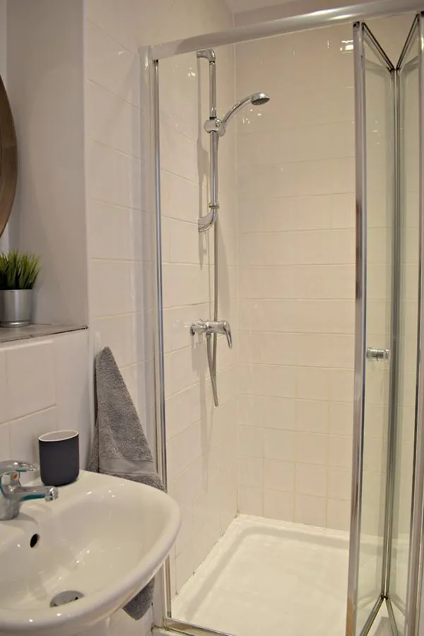 Modern 2 Bedroom Apartment Next To Olympic Park London