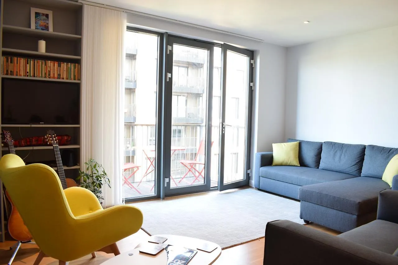 Modern 2 Bedroom Apartment Next To Olympic Park contacts